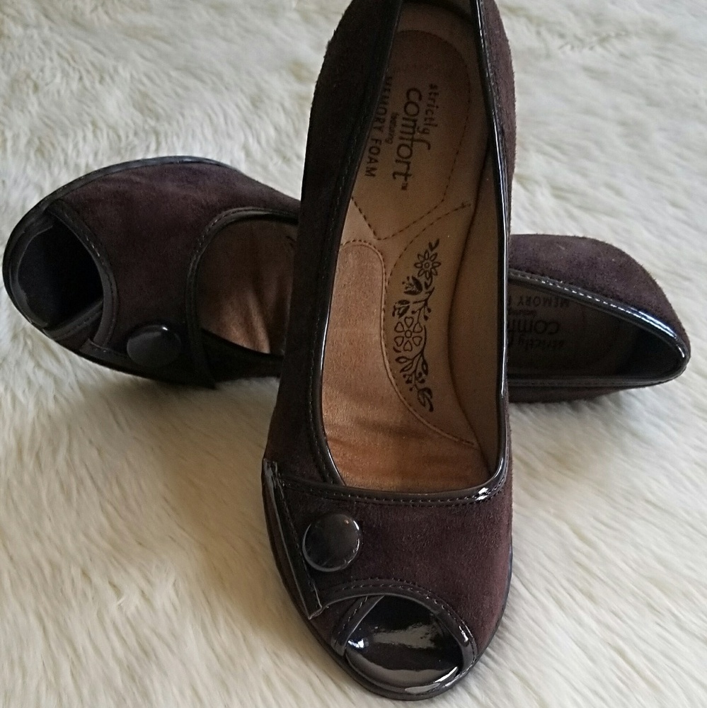 Darling Vintage Women's Memory Foam Button Heels